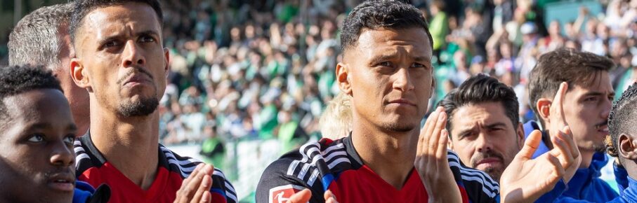 Schlussjubel bei den Fans, Robert Glatzel 9 Hamburger SV, Davie Selke 27 Hamburger SV, Spvgg Greuther Fuerth vs. Hamburger SV Fussball, 2. Bundesliga, DFL, Saison 2024/2025, Rueckrunde, 34. Spieltag, 18.05.2025 DFB regulations prohibit any use of photographs as image sequences and/or quasi-video *** Final cheers from the fans, Robert Glatzel 9 Hamburger SV , Davie Selke 27 Hamburger SV , Spvgg Greuther Fuerth vs Hamburger SV Football, 2 Bundesliga, DFL, Saison 2024 2025, Rueckrunde, 34 Spieltag, 18 05 2025 DFB regulations prohibit any use of photographs as image sequences and or quasi video Copyright: xkolbert-press/MartinxAgüerax