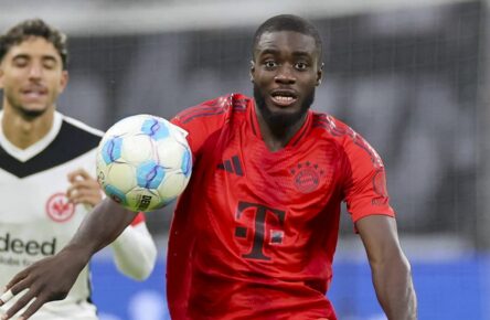 Dayot Upamecano vom FC Bayern im Spiel gegen Eintracht Frankfurt