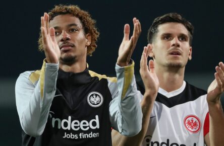 Eintracht Frankfurt: Igor Matanovic (r.) und Hugo Ekitike