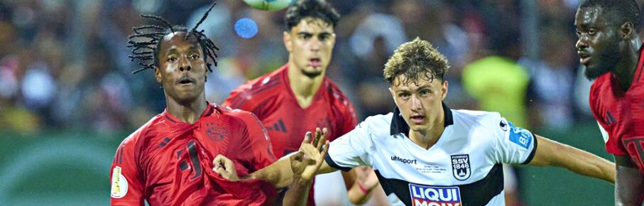 FC Bayern München: Mathys Tel und Leihspieler Maurice Krattenmacher (SSV Ulm) im Duell.