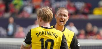 Kaufempfehlung Julian Brandt jubelt mit BVB-Verteidiger Waldemar Anton