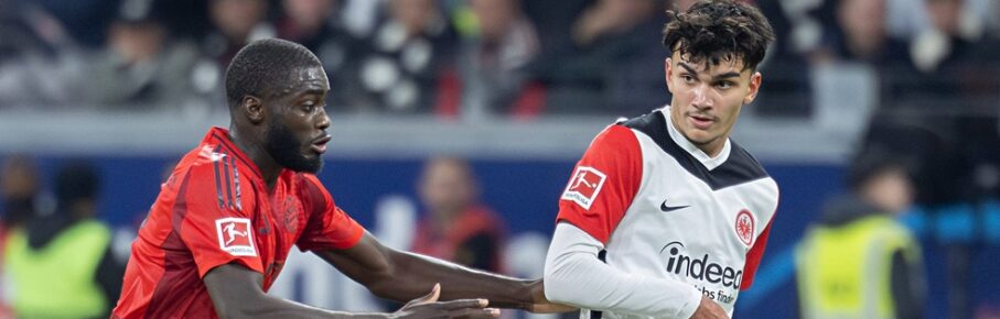 Breakout-Kandidat Can Uzun (Eintracht Frankfurt) im Duell mit dem aktuell verletzten Dayot Upamecano (FC Bayern München)