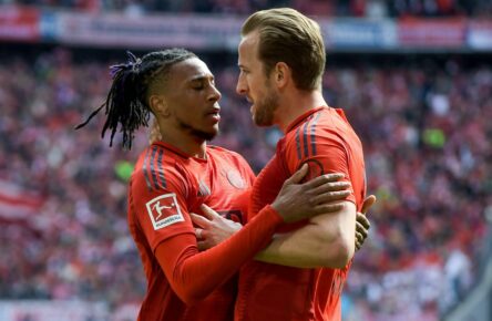 Michael Olise und Harry Kane vom FC Bayern München