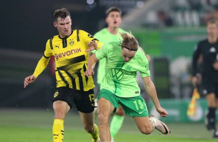 Pascal Groß vom BVB und Lovro Majer vom VfL Wolfsburg