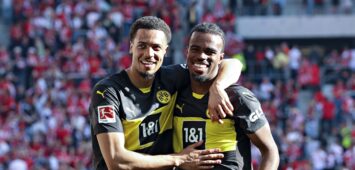Carney Chukwuemeka (rechts) mit BVB-Kollege Felix Nmecha