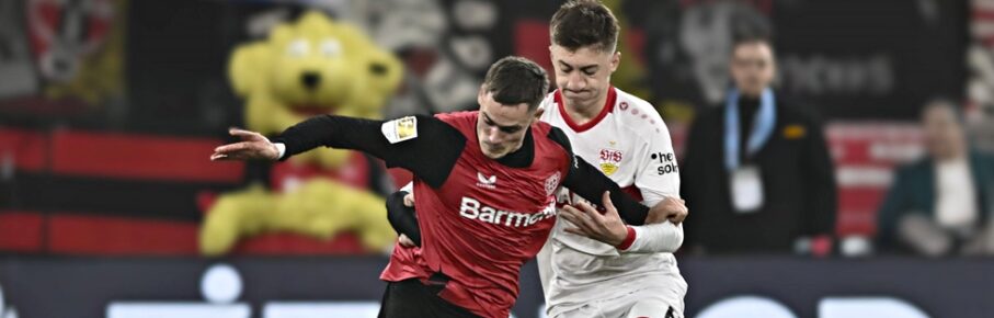 Im Fokus der Transfergerüchte: Florian Wirtz (Bayer 04 Leverkusen) und Angelo Stiller (VfB Stuttgart) im Duell