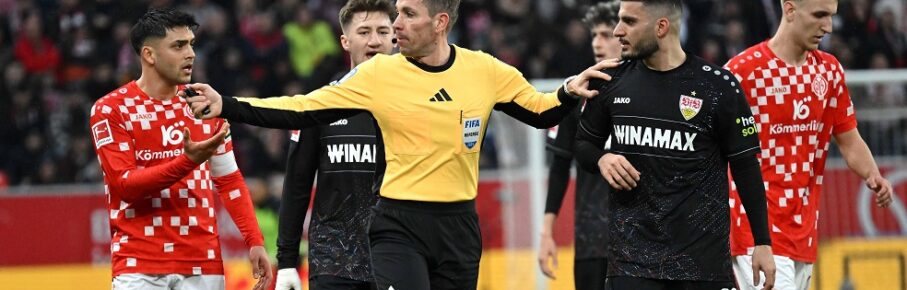 Fußball 1. Bundesliga 19. Spieltag 1. FSV Mainz 05 - VfB Stuttgart am 25.01.2025 in der Mewa Arena in Mainz Nadiem Amiri  Mainz , links - Schiedsrichter Tobias Stieler, mitte - Deniz Undav  Stuttgart , rechts DFL regulations prohibit any use of photographs as image sequences and/or quasi-video. *** Soccer 1 Bundesliga 19 Matchday 1 FSV Mainz 05 VfB Stuttgart on 25 01 2025 at the Mewa Arena in Mainz Nadiem Amiri Mainz , left referee Tobias Stieler, center Deniz Undav Stuttgart , right DFL regulations prohibit any use of photographs as image sequences and or quasi video xJKx