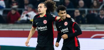 Nathaniel BROWN Eintracht Frankfurt, 21 erzielt das Tor zum 0:2, jubelt/freut sich mit Arthur THEATE Eintracht Frankfurt, 03, Emotion, Freude, Begeisterung GER, VfB Stuttgart VFB vs. Eintracht Frankfurt SGE, Fussball, Maenner, Herren, 1. Bundesliga, 10. Spieltag, Saison 2024/2025, 10.11.2024 DFL/DFB REGULATIONS PROHIBIT ANY USE OF PHOTOGRAPHS AS IMAGE SEQUENCES AND/OR QUASI-VIDEO GER, VfB Stuttgart VFB vs. Eintracht Frankfurt SGE, Fussball, Maenner, Herren, 1. Bundesliga, 10. Spieltag, Saison 2024/2025, 10.11.2024 Stuttgart Copyright: xEibnerxPressefoto/OliverxSchmidtx EP_OST