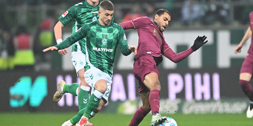 Transfergerüchte: Augsburgs Claude-Maurice soll bei Gladbach auf dem Zettel stehen, Schmid könnte Werder Bremen verlassen