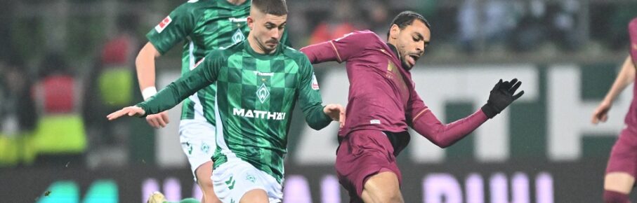 GER, 1. FBL, SV Werder Bremen vs FC Augsburg / 19.01.2025, wohninvest Weserstadion, Bremen, GER, 1. FBL, SV Werder Bremen vs FC Augsburg im Bild / picture shows Romano Schmid Werder Bremen 20 im Zweikampf gegen Alexis Claude-Maurice FC Augsburg 20 *** GER, 1 FBL, SV Werder Bremen vs FC Augsburg 19 01 2025, wohninvest Weserstadion, Bremen, GER, 1 FBL, SV Werder Bremen vs FC Augsburg in the picture picture shows Romano Schmid Werder Bremen 20 in a duel against Alexis Claude Maurice FC Augsburg 20 nordphotoxGmbHx/xKokenge nph00001
