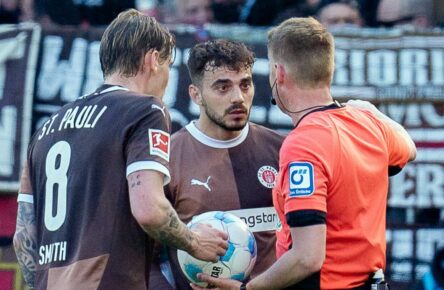 Danel Sinani und Eric Smith vom FC St. Pauli
