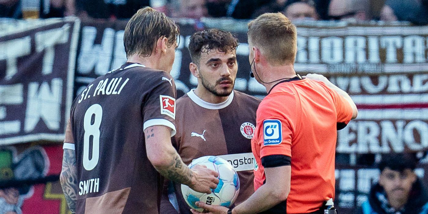Danel Sinani und Eric Smith vom FC St. Pauli