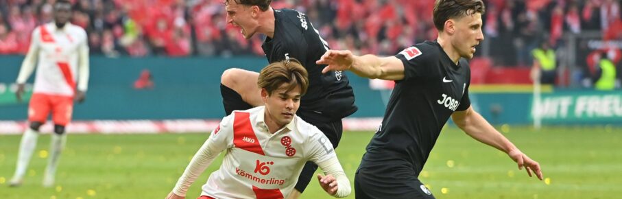 Maximilian Eggestein vom SC Freiburg und Kaishu Sano vom 1. FSV Mainz 05