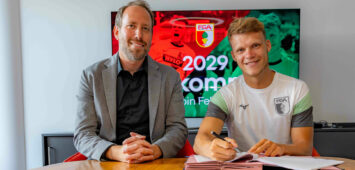 28.06.2025, GER, Fussball, Herren, FC Augsburg, 1. BL, Saison 2024/2025, Neuzugang, Verpflichtung, Fellhauer, Ströll FCA-Geschäftsführer Michael Ströll und Neuzugang Robin Fellhauer bei der Vertragsunterzeichnung. Augsburg *** 28 06 2025, GER, Football, Men, FC Augsburg, 1 BL, Season 2024 2025, New signing, Commitment, Fellhauer, Ströll FCA Managing Director Michael Ströll and new signing Robin Fellhauer at the signing of the contract Augsburg