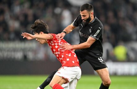 Franck Honorat von Gladbach und Jae-Sung Lee von Mainz 05