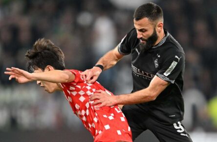Franck Honorat von Gladbach und Jae-Sung Lee von Mainz 05