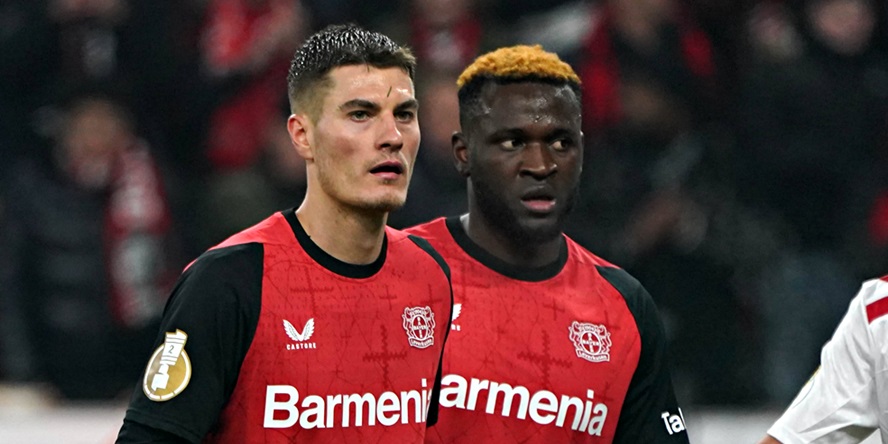 Bayer Leverkusens Stürmer Patrik Schick und Victor Boniface