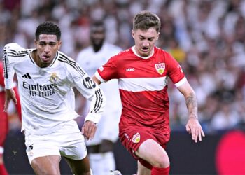 Angelo Stiller (rechts, VfB Stuttgart) im Duell mit Jude Bellingham (Real Madrid)