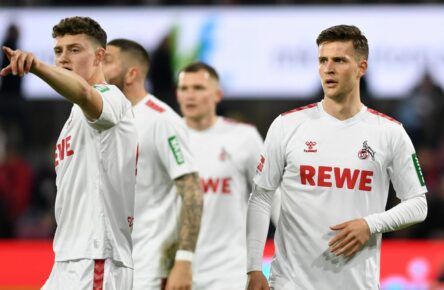 Rasmus Carstensen vom 1. FC Köln (r.) vor Wechsel