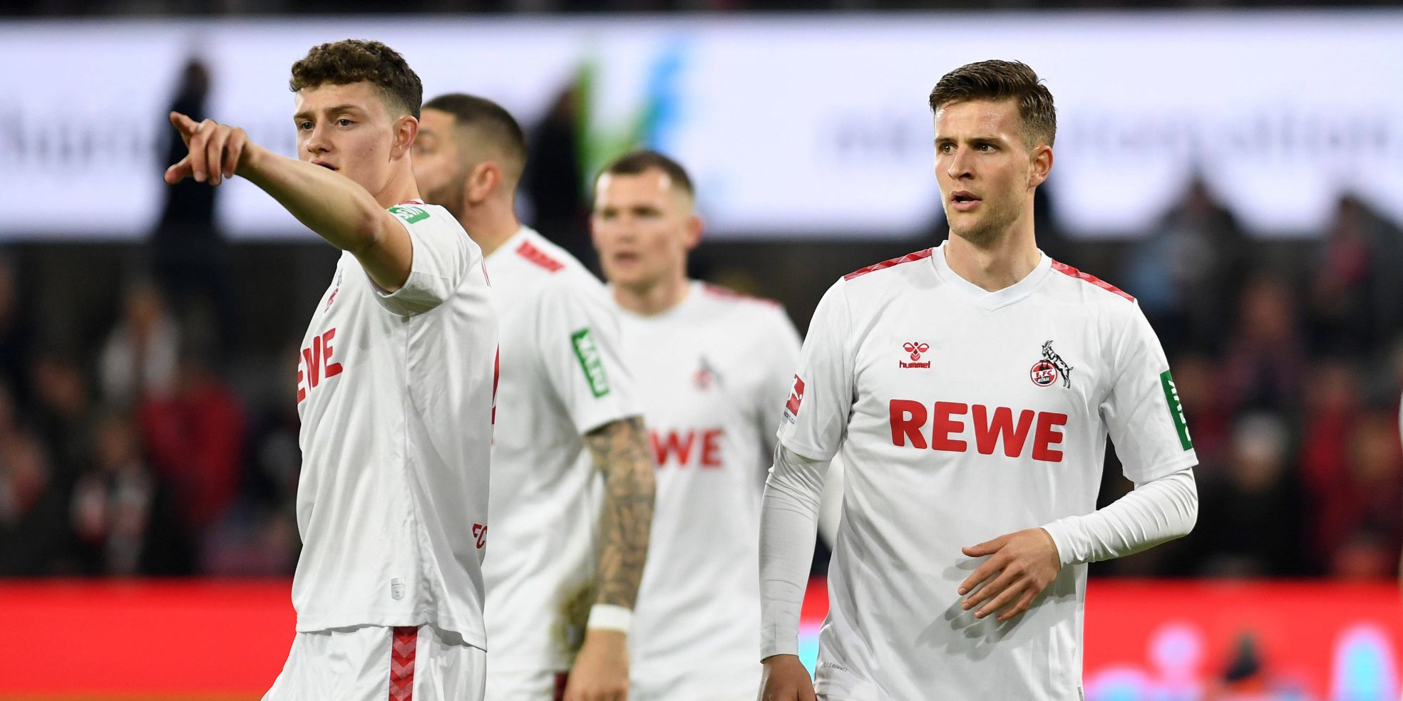 Rasmus Carstensen vom 1. FC Köln (r.) vor Wechsel