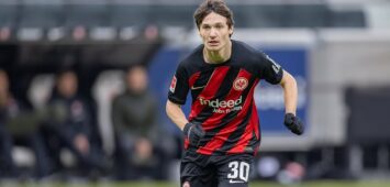 Eintracht Frankfurt - SC Freiburg, Testspiel Paxten Aaronson Eintracht Frankfurt, 30. Testspiel zwischen Eintracht Frankfurt und dem SC Freiburg am 6. Januar 2024 im Deutsche Bank Park in Frankfurt am Main. Nach Vorgaben der DFL, Deutsche Fußball Liga, ist es untersagt, in dem Stadion und/oder vom Spiel angefertigte Fotoaufnahmen in Form von Sequenzbildern und/oder videoähnlichen Fotostrecken zu verwerten bzw. verwerten zu lassen., Frankfurt am Main Hessen Deutschland Deutsche Bank Park *** Eintracht Frankfurt SC Freiburg, Test match Paxten Aaronson Eintracht Frankfurt, 30 Test match between Eintracht Frankfurt and SC Freiburg on January 6, 2024 at Deutsche Bank Park in Frankfurt am Main According to the regulations of the DFL, Deutsche Fußball Liga, it is prohibited to exploit or have exploited photographs taken in the stadium and or of the match in the form of sequential images and or video-like photo series , Frankfurt am Main Hessen Germany Deutsche Bank Park