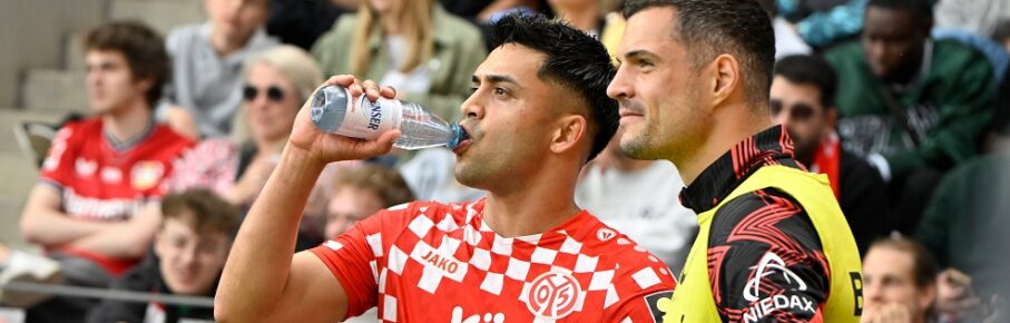 Fussball-Bundesliga - Saison 2024/2025 Mewa-Arena Mainz - 17.05.2025 1. FSV Mainz 05 mz - Bayer Leverkusen lev 2:2 Locker vor einem Eckball: Nadiem AMIRI 1. FSV Mainz 05, li, und Granit XHAKA Bayer Leverkusen DFL REGULATIONS PROHIBIT ANY USE OF PHOTOGRAPHS AS IMAGE SEQUENCES AND OR QUASI VIDEO EDITORIAL USE ONLY NATIONAL AND INTERNATIONAL NEWS AGENCIES OUT Fussball-Bundesliga - 1. FSV Mainz 05 *** Soccer Bundesliga Season 2024 2025 Mewa Arena Mainz 17 05 2025 1 FSV Mainz 05 mz Bayer Leverkusen lev 2 2 Loose before a corner kick Nadiem AMIRI 1 FSV Mainz 05 , left, and Granit XHAKA Bayer Leverkusen DFL REGULATIONS PROHIBIT ANY USE OF PHOTOGRAPHS AS IMAGE SEQUENCES AND OR QUASI VIDEO EDITORIAL USE ONLY NATIONAL AND INTERNATIONAL NEWS AGENCIES OUT Soccer Bundesliga 1 FSV Mainz 05