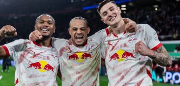 Jubel nach dem Spiel , Leipzigs Lois Openda, Xavi Simons, Lois Openda und Benjamin Sesko. Fussball DFB Pokal, Viertelfinale: RB Leipzig - VfL Wolfsburg 1:0. 26. Februar 2025: Leipzig, Red Bull Arena. RB Leipzig - VfL Wolfsburg 1:0 *** Cheering after the match , Leipzigs Lois Openda, Xavi Simons, Lois Openda and Benjamin Sesko Football DFB Cup, quarter-final RB Leipzig VfL Wolfsburg 1 0 February 26, 2025 Leipzig, Red Bull Arena RB Leipzig VfL Wolfsburg 1 0