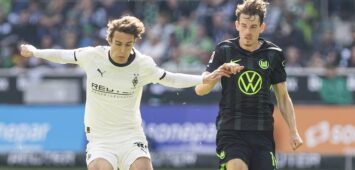 Florian Neuhaus Borussia Mönchengladbach, 10, Jakub Kaminski VfL Wolfsburg, 16. Mönchengladbach, Fussball 1.Bundesliga / 34. Spieltag, Spieltag 34, Borussia Mönchengladbach - VfL Wolfsburg, 17.05.2025, Borussia-Park, Mönchengladbach. DFL regulations prohibit any use of photographs as image sequences and/or quasi-video Â *** Florian Neuhaus Borussia Mönchengladbach, 10 , Jakub Kaminski VfL Wolfsburg, 16 Mönchengladbach, Soccer 1 Bundesliga 34 Matchday, Matchday 34, Borussia Mönchengladbach VfL Wolfsburg, 17 05 2025, Borussia Park, Mönchengladbach DFL regulations prohibit any use of photographs as image sequences and or quasi video Â