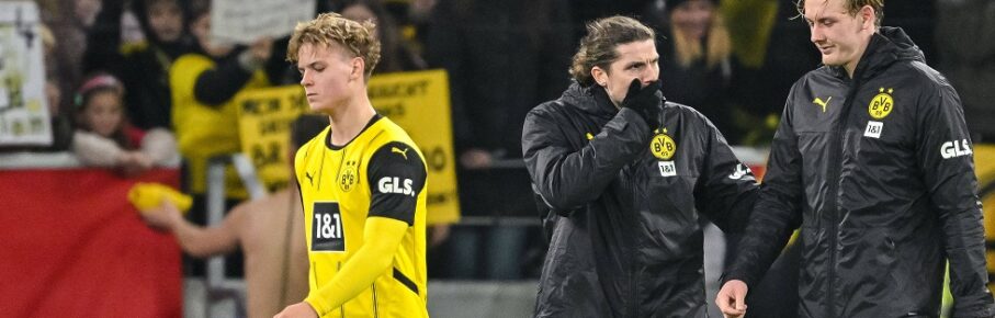 Torwart Alexander Meyer BV Borussia Dortmund, Cole Campbell BV Borussia Dortmund, Marcel Sabitzer BV Borussia Dortmund und Julian Brandt BV Borussia Dortmund enttaeusscht waehrend des Spiels der 1. Bundesliga zwischen 1. FSV Mainz 05 und Borussia Dortmund, Mewa Arena am 09. November 2024 in Mainz, Deutschland. Foto von Harry Langer/DeFodi Images  Torwart Alexander Meyer BV Borussia Dortmund, Cole Campbell BV Borussia Dortmund, Marcel Sabitzer BV Borussia Dortmund und Julian Brandt BV Borussia Dortmund looks dejected during the Bundesliga match between 1. FSV Mainz 05 and Borussia Dortmund at Mewa Arena on November 9, 2024 in Mainz, Germany. Photo by Harry Langer/DeFodi Images DFL regulations prohibit any use of photographs as image sequences and/or quasi-video. not used in POL / SRB / CRO / FRA / GBR / NED / ITA / USA Defodi-541_FSVBVB20241109_127 *** Goalkeeper Alexander Meyer BV Borussia Dortmund , Cole Campbell BV Borussia Dortmund , Marcel Sabitzer BV Borussia Dortmund and Julian Brandt BV Borussia Dortmund looks dejected during the Bundesliga match between 1 FSV Mainz 05 and Borussia Dortmund at Mewa Arena on November 9, 2024 in Mainz, Germany Photo by Harry Langer DeFodi Images Goalkeeper Alexander Meyer BV Borussia Dortmund , Cole Campbell BV Borussia Dortmund , Marcel Sabitzer BV Borussia Dortmund and Julian Brandt BV Borussia Dortmund looks dejected during the Bundesliga match between 1 FSV Mainz 05 and Borussia Dortmund at Mewa Arena on November 9, 2024 in Mainz, Germany Photo by Harry Langer DeFodi Images DFL regulations prohibit any use of photographs as image sequences and or quasi video not used in POL SRB CRO FRA GBR NED ITA USA Defodi 541 FSVBVB20241109 127 Defodi-541 not used in POL / SRB / CRO / FRA / GBR / NED / ITA / USA DFL regulations prohibit any use of photographs as image sequences and/or quasi-video.