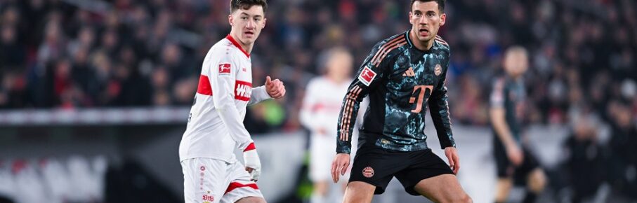 Angelo Stiller VfB Stuttgart und Leon Goretzka FC Bayern Muenchen schauen zu waehrend des Spiels der 1. Bundesliga zwischen VfB Stuttgart und FC Bayern München, MHPArena Stuttgart am 28. February 2025 in Stuttgart, Deutschland. Foto von Silas Schüller/DeFodi Images  Angelo Stiller VfB Stuttgart and Leon Goretzka FC Bayern Muenchen look on during the Bundesliga match between VfB Stuttgart and FC Bayern München at MHPArena Stuttgart on February 28, 2025 in Stuttgart, Germany. Photo by Silas Schüller/DeFodi Images DFL regulations prohibit any use of photographs as image sequences and/or quasi-video. Photo by Silas Schueller/DeFodi Images *** Angelo Stiller VfB Stuttgart and Leon Goretzka FC Bayern Muenchen look on during the Bundesliga 1 match between VfB Stuttgart and FC Bayern München, MHPArena Stuttgart on February 28, 2025 in Stuttgart, Germany, Germany Photo by Silas Schüller DeFodi Images Angelo Stiller VfB Stuttgart and Leon Goretzka FC Bayern Muenchen look on during the Bundesliga match between VfB Stuttgart and FC Bayern München at MHPArena Stuttgart on February 28, 2025 in Stuttgart, Germany Photo by Silas Schüller DeFodi Images DFL regulations prohibit any use of photographs as image sequences and or quasi video Photo by Silas Schueller DeFodi Images