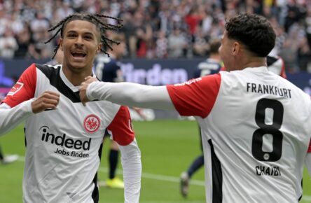 Jean-Matteo Bahoya von Eintracht Frankfurt jubelt