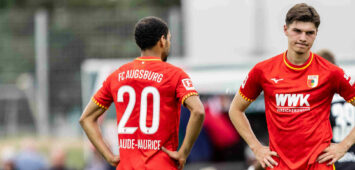 Fussball, Vorbereitung Saison 2025/2026, 1. Bundesliga, 3. Liga, Donaustadion Dillingen, Testspiel Freundschaftsspiel, Rot-Weiss Essen - FC Augsburg, 25.07.2025 25.07.2025, Fussball, Vorbereitung Saison 2025/2026, 1. Bundesliga, 3. Liga, Donaustadion Dillingen, Testspiel Freundschaftsspiel, Rot-Weiss Essen - FC Augsburg, Anstoß nach dem 2:0 Rückstand v.l. 20 Alexis Claude-Maurice FC Augsburg, 36 Mert Koemuer FC Augsburg Foto: Lucca Fundel Dillingen Donaustadion Bayern Deutschland *** Football, Preparation season 2025 2026, 1 Bundesliga, 3 Liga, Donaustadion Dillingen, Test match friendly, Rot Weiss Essen FC Augsburg, 25 07 2025 25 07 2025, Football, Preparation season 2025 2026, 1 Bundesliga, 3 Liga, Donaustadion Dillingen, Test match friendly, Rot Weiss Essen FC Augsburg, Kick-off after 2 0 deficit v l 20 Alexis Claude Maurice FC Augsburg , 36 Mert Koemuer FC Augsburg Foto Lucca Fundel Dillingen Donaustadion Bayern Germany