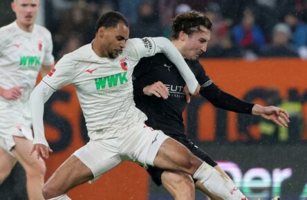 Gladbach-Youngster Rocco Reitz (r.) und Alexis Claude-Maurice vom FC Augsburg