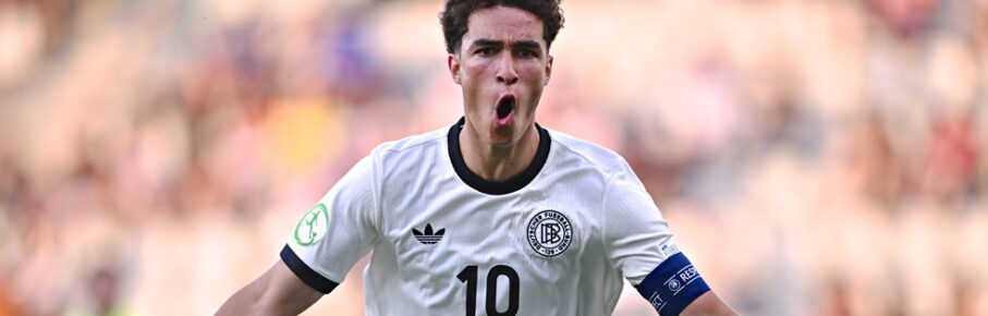 VfB Stuttgart: Neuzugang Noah Darvich im DFB-Trikot