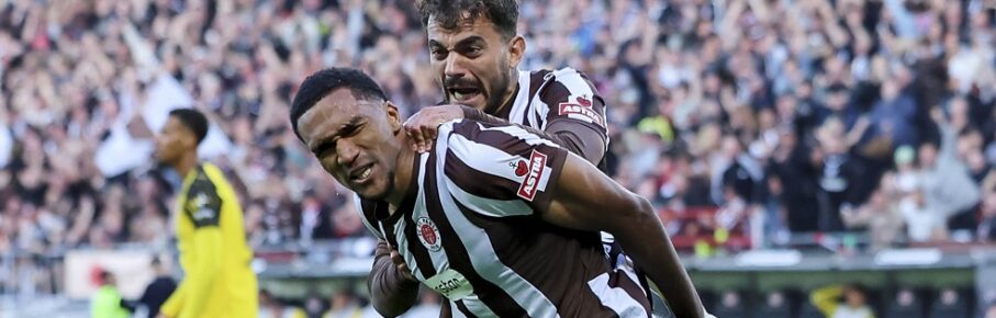 Andreas Hountondji FC St. Pauli bejubelt seinen Treffer zum 1:1 mit Danel Sinani FC St. Pauli, Bundesliga, FC St. Pauli v Borussia Dortmund, Millerntor-Stadion am 23. August 2025 in Hamburg, Deutschland. Foto von Marco Steinbrenner/DeFodi Images Andreas Hountondji FC St. Pauli celebrates after scoring his teams first goal with Danel Sinani FC St. Pauli, Bundesliga, FC St. Pauli v Borussia Dortmund, Millerntor-Stadion, August 23, 2025 in Hamburg, Germany. Photo by Marco Steinbrenner/DeFodi Images DFL regulations prohibit any use of photographs as image sequences and/or quasi-video. *** Andreas Hountondji FC St Pauli celebrates scoring his teams first goal with Danel Sinani FC St Pauli , Bundesliga, FC St Pauli v Borussia Dortmund, Millerntor Stadion, August 23, 2025 in Hamburg, Germany Photo by Marco Steinbrenner DeFodi Images Andreas Hountondji FC St Pauli celebrates after scoring his teams first goal with Danel Sinani FC St Pauli , Bundesliga, FC St Pauli v Borussia Dortmund, Millerntor Stadion, August 23, 2025 in Hamburg, Germany Photo by Marco Steinbrenner DeFodi Images DFL regulations prohibit any use of photographs as image sequences and or quasi video