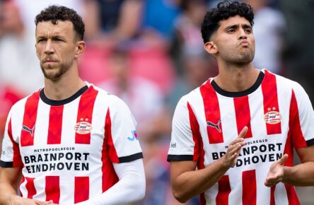 Transfergerüchte: Ricardo Pepi, früher FC Augsburg, hier neben Ivan Perisic, könnte bald für RB Leipzig auflaufen
