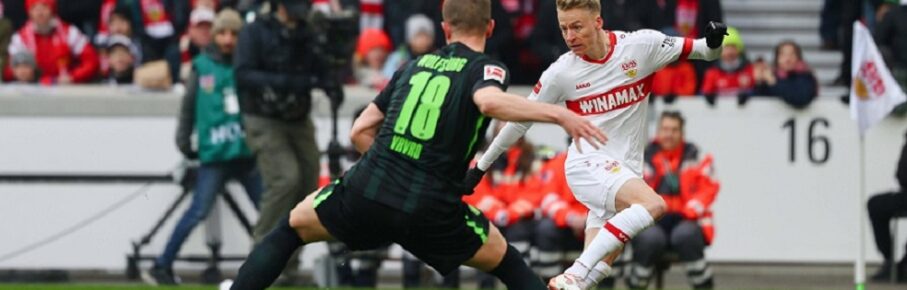 15.02.2025 Deutschland, Stuttgart Fußball Bundesliga, Saison 2024/2025, VfB Stuttgart vs. VfL Wolfsburg, v.l. Denis Vavro Wolfsburg / Chris Führich VfB Gemäß den Vorgaben der DFL Deutsche Fußball Liga ist es untersagt, in dem Stadion und/oder vom Spiel angefertigte Fotoaufnahmen in Form von Sequenzbildern und/oder videoähnlichen Fotostrecken zu verwerten bzw. verwerten zu lassen. *** 15 02 2025 Germany, Stuttgart Football Bundesliga, Season 2024 2025, VfB Stuttgart vs VfL Wolfsburg, v l Denis Vavro Wolfsburg Chris Führich VfB In accordance with the regulations of the DFL German Football League, it is prohibited to exploit or have exploited photographs taken in the stadium and or of the match in the form of sequential images and or video-like photo series