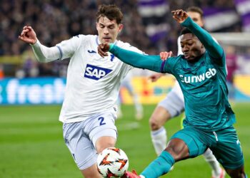 Geheimtipp Robin Hranach (TSG Hoffenheim) im Duell mit Franzis Amuzu (RSC Anderlecht)