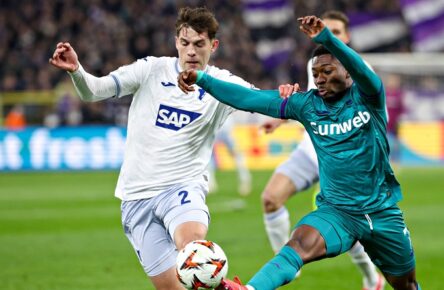 Geheimtipp Robin Hranach (TSG Hoffenheim) im Duell mit Franzis Amuzu (RSC Anderlecht)