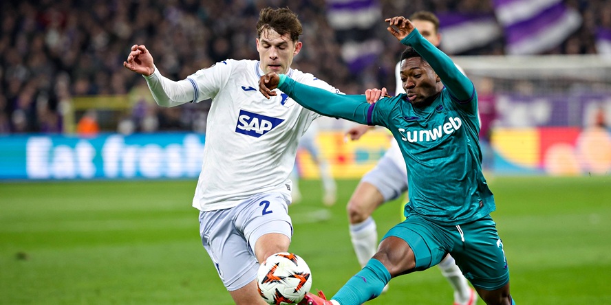 Geheimtipp Robin Hranach (TSG Hoffenheim) im Duell mit Franzis Amuzu (RSC Anderlecht)