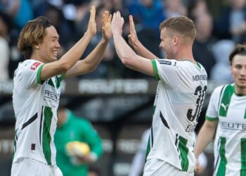 Gladbach-Verteidiger Ko Itakura und Nico Elvedi