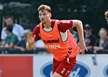 Innenverteidiger-Neuzugang Rav van den Berg bei seinem ersten Training mit dem 1. FC Köln