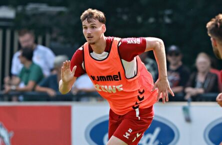 Innenverteidiger-Neuzugang Rav van den Berg bei seinem ersten Training mit dem 1. FC Köln