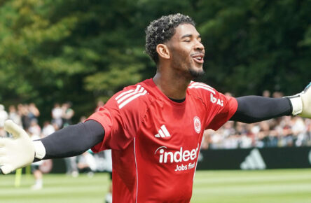 Kaua Santos könnte bei Eintracht Frankfurt schnell ins Tor zurückkehren.
