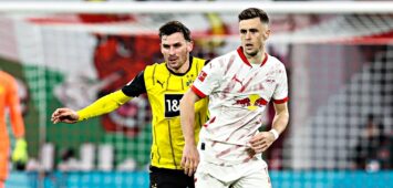 Christoph Baumgartner (RasenBallsport Leipzig) im Duell mit Pascal Groß (Borussia Dortmund)