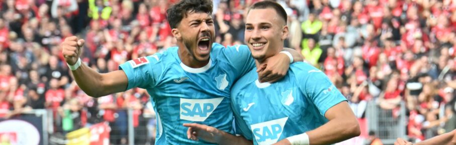 Umut Tohumcu von der TSG Hoffenheim jubelt mit Fisnik Asllani