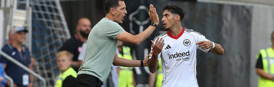 V.li. Trainer Dino Toppmöller Frankfurt , Fares Chaibi Frankfurt . Fussball: LIGA: Saison 25/26: TSG 1899 Hoffenheim - Eintracht Frankfurt , 2. Spieltag, 30.08.2025. *** V li Coach Dino Toppmöller Frankfurt , Fares Chaibi Frankfurt Sport Football LIGA Season 25 26 TSG 1899 Hoffenheim Eintracht Frankfurt , 2 Matchday, 30 08 2025