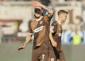 Jackson Irvine vom FC St. Pauli steht gegen Augsburg vor dem Kader-Comeback