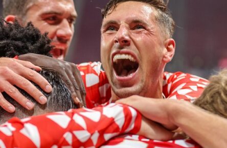 DEU, Mainz, FSV Mainz 05 vs Rosenborg Trondheim, Conference League, UEFA, MEWA Arena, Qualifikation, im Bild: Nadiem Amiri Mainz 05 10 erzielt das Tor zum 4:1, Jubel mit dem Team, Freude, Dominik Kohr Mainz 05 31 DFB/DFL REGULATIONS PROHIBIT ANY USE OF PHOTOGRAPHS AS IMAGE SEQUENCES AND/OR QUASI-VIDEO, 28.08.2025, *** DEU, Mainz, FSV Mainz 05 vs Rosenborg Trondheim, Conference League, UEFA, MEWA Arena, qualification, in the picture Nadiem Amiri Mainz 05 10 scores the goal to 4 1, cheering with the team, joy, Dominik Kohr Mainz 05 31 DFB DFL REGULATIONS PROHIBIT ANY USE OF PHOTOGRAPHS AS IMAGE SEQUENCES AND OR QUASI VIDEO, 28 08 2025, Copyright: HMBxMedia/HendrikxHamelau