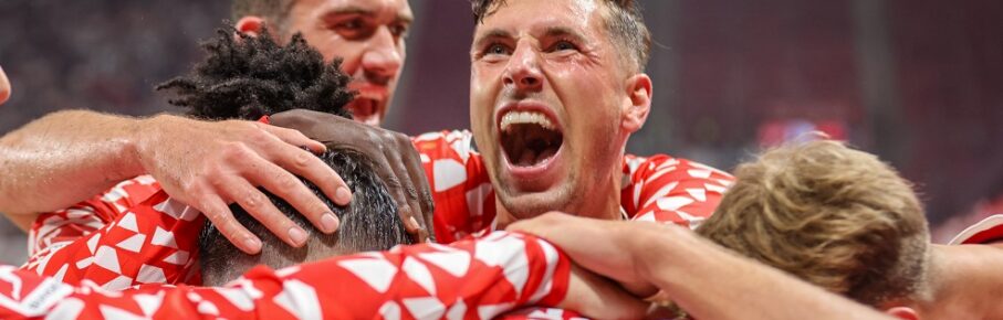 DEU, Mainz, FSV Mainz 05 vs Rosenborg Trondheim, Conference League, UEFA, MEWA Arena, Qualifikation, im Bild: Nadiem Amiri Mainz 05 10 erzielt das Tor zum 4:1, Jubel mit dem Team, Freude, Dominik Kohr Mainz 05 31 DFB/DFL REGULATIONS PROHIBIT ANY USE OF PHOTOGRAPHS AS IMAGE SEQUENCES AND/OR QUASI-VIDEO, 28.08.2025, *** DEU, Mainz, FSV Mainz 05 vs Rosenborg Trondheim, Conference League, UEFA, MEWA Arena, qualification, in the picture Nadiem Amiri Mainz 05 10 scores the goal to 4 1, cheering with the team, joy, Dominik Kohr Mainz 05 31 DFB DFL REGULATIONS PROHIBIT ANY USE OF PHOTOGRAPHS AS IMAGE SEQUENCES AND OR QUASI VIDEO, 28 08 2025, Copyright: HMBxMedia/HendrikxHamelau